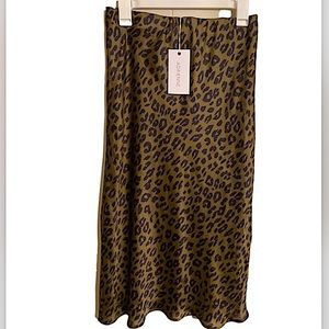 Mid length skirt. Brand new